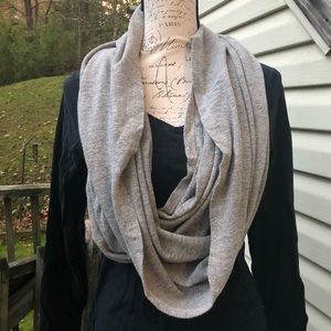 American Eagle | Grey Infinity Scarf